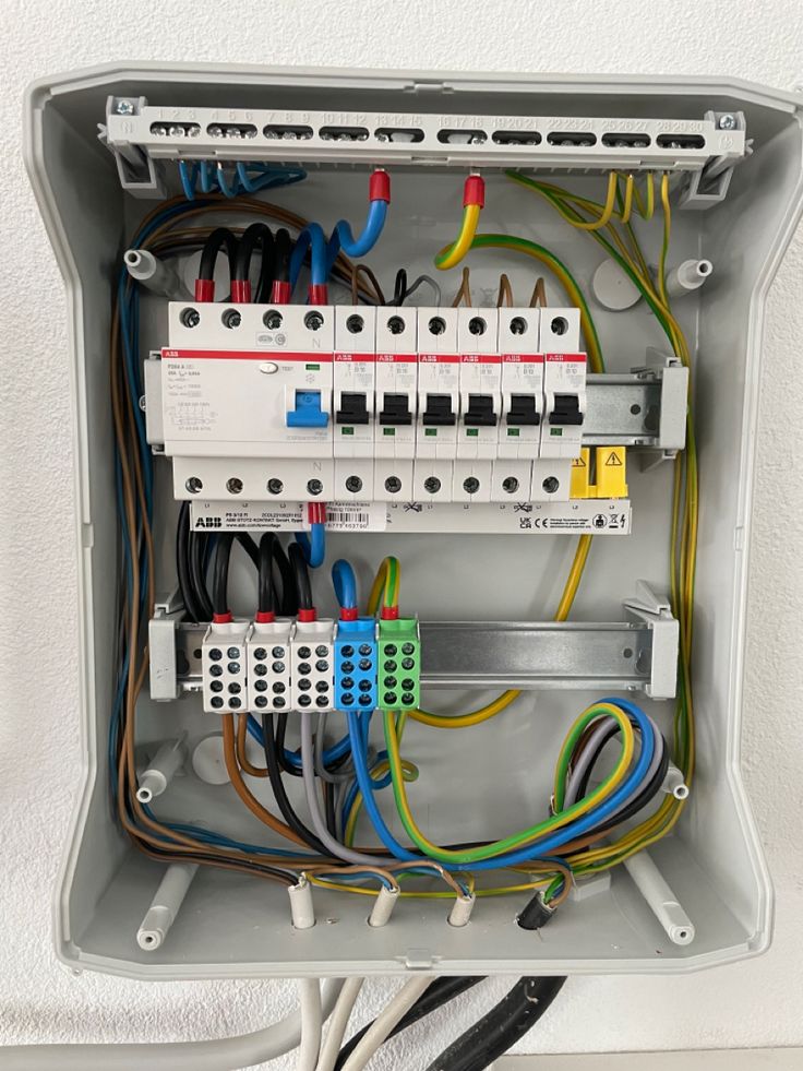 Ev elektrik tesisatında sigorta panosu